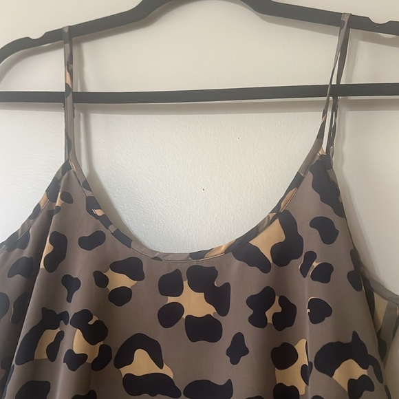 Leopard Print Sleeveless Top - Picture 4 of 7